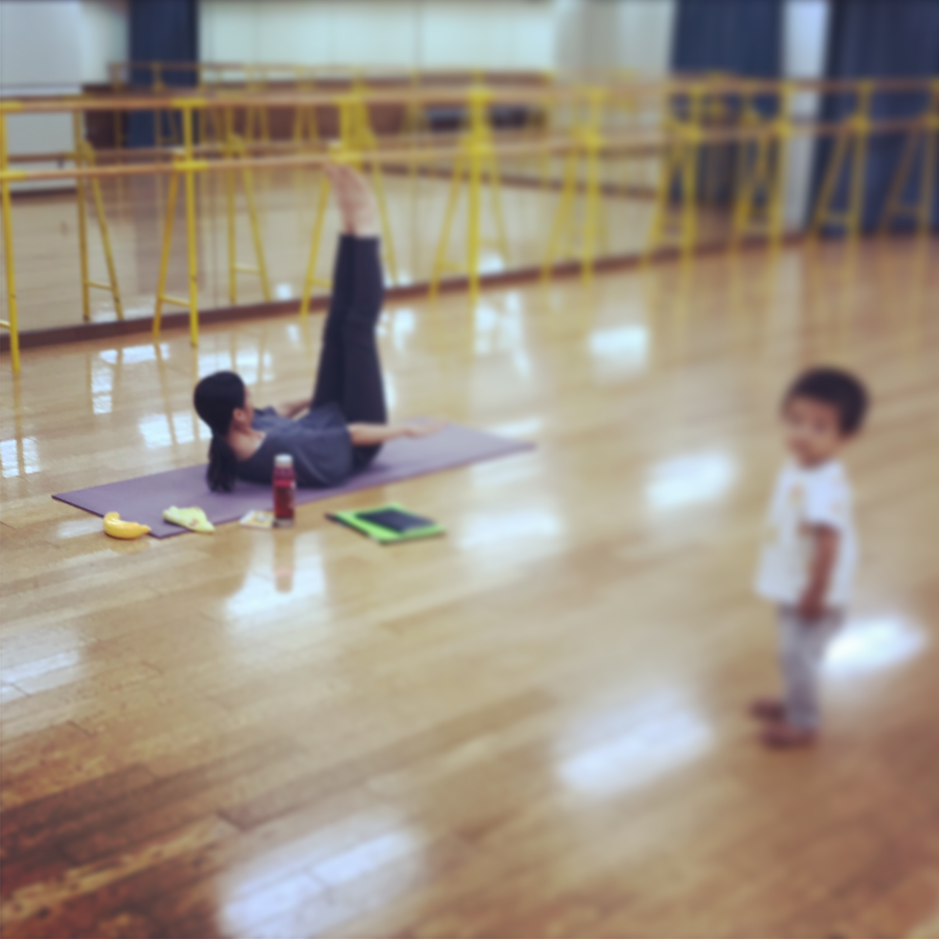 子供はママの夢実現の場で遊ぶ 輝きママピラティスインストラクター資格養成講座を ピラティス資格養成講座 子連れ受講ｏｋ ピラティスインストラクター資格取得養成講座スクール 専門学校 神奈川 川崎 東京 埼玉 千葉 出張もｏｋ ｗｋｐａ協会